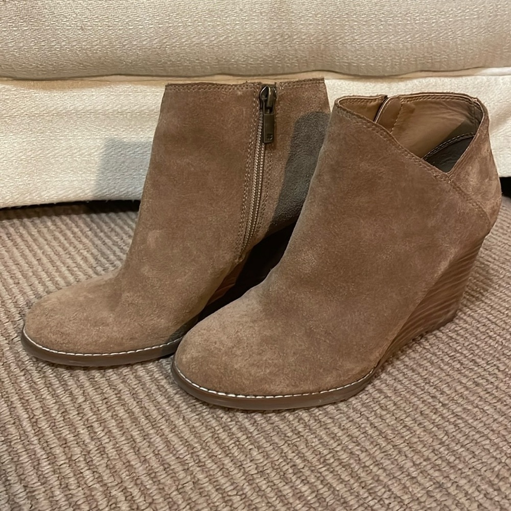 Lucky Brand camel suede booties.